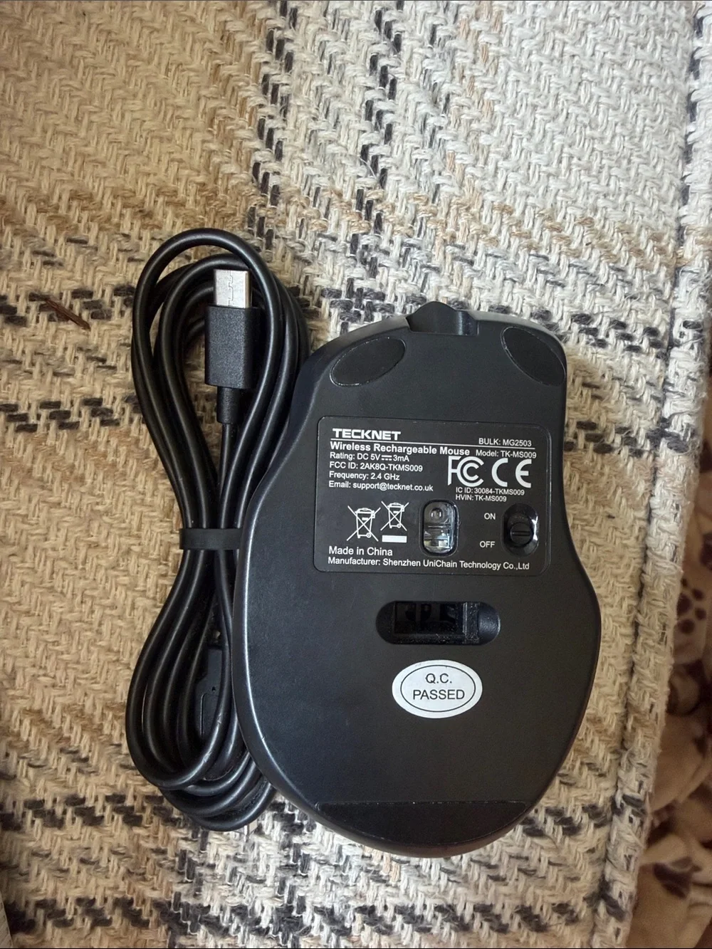 Wireless Black Computer Mouse with USB Charging Cable